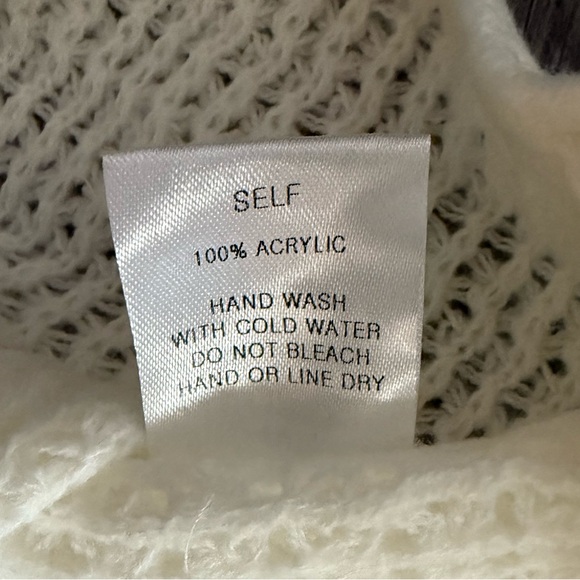 Mello. Embroidered Daisy Sweater New - Picture 7 of 8